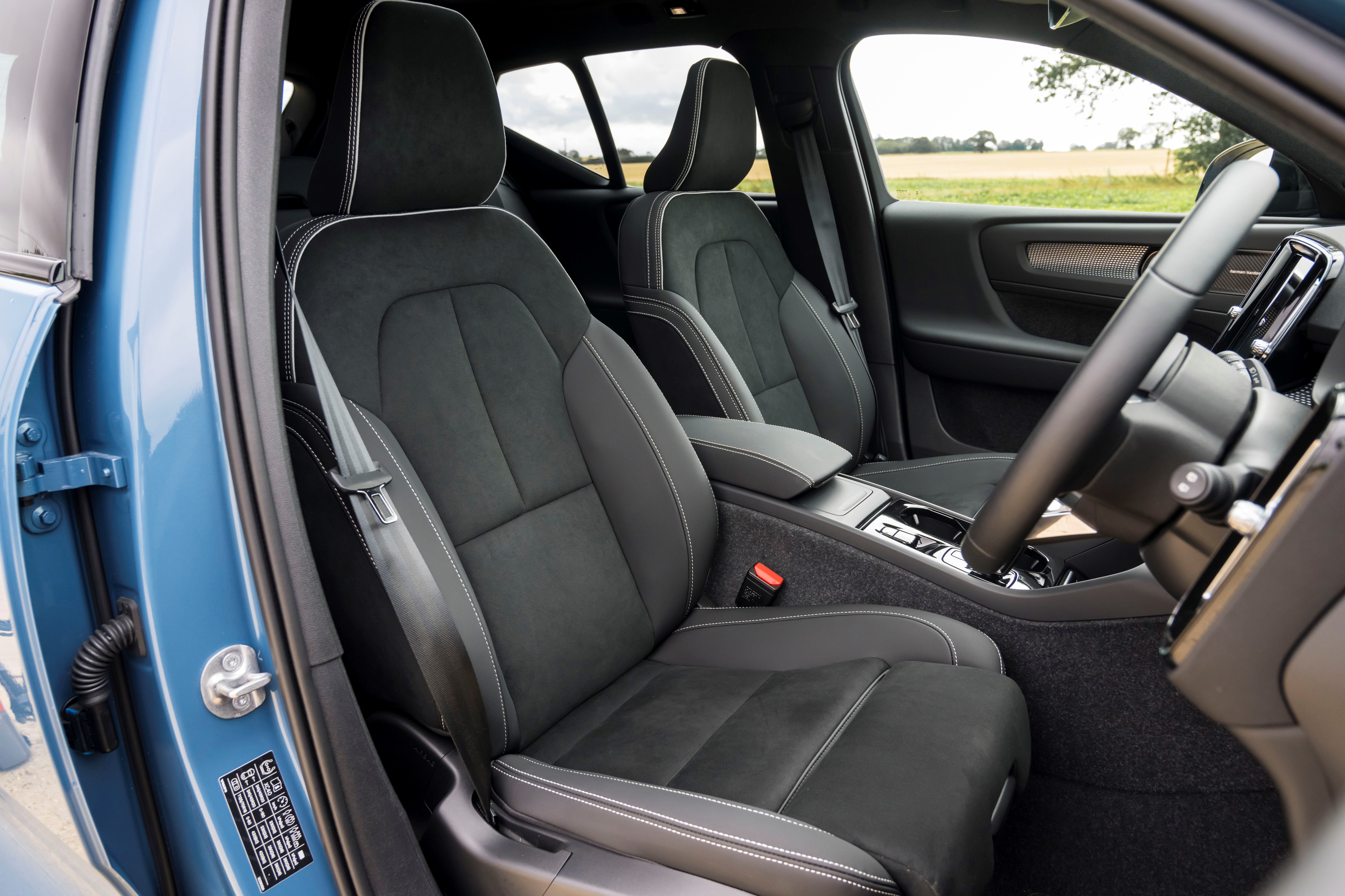 Volvo XC40 B4 Ultra-3.jpg